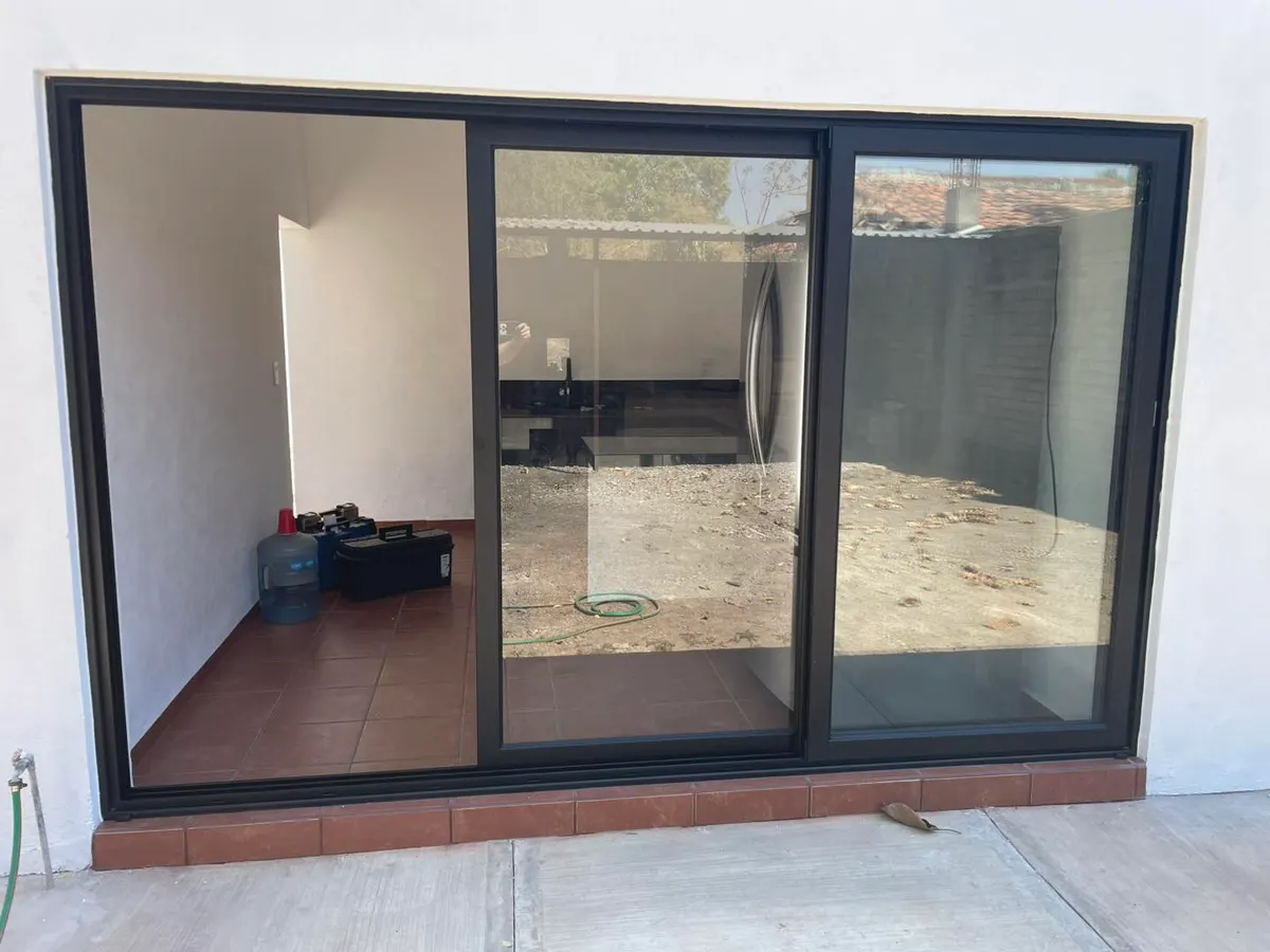 Puerta triple corrediza Serie 80