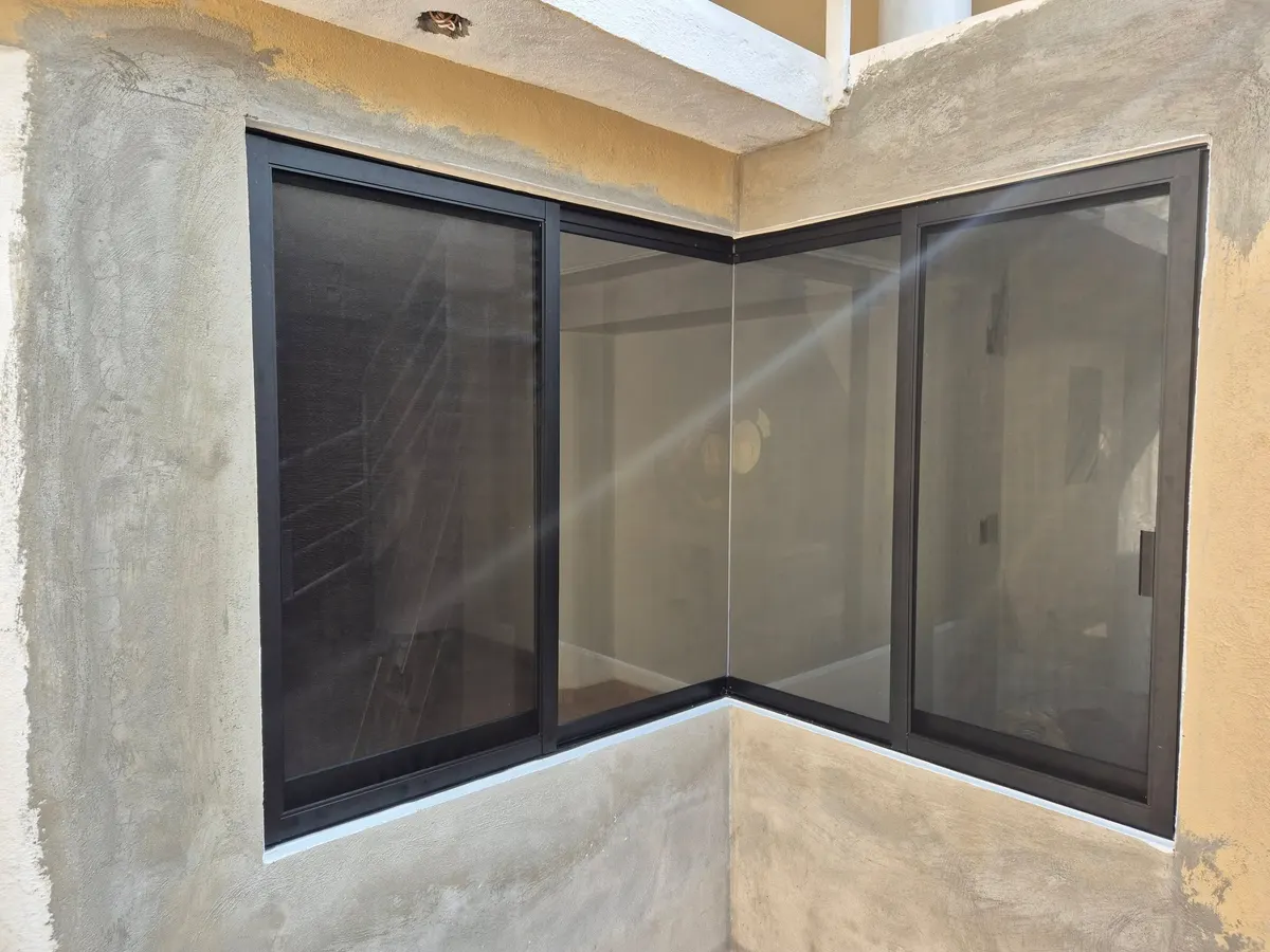 Ventana en escuadra, línea 2"