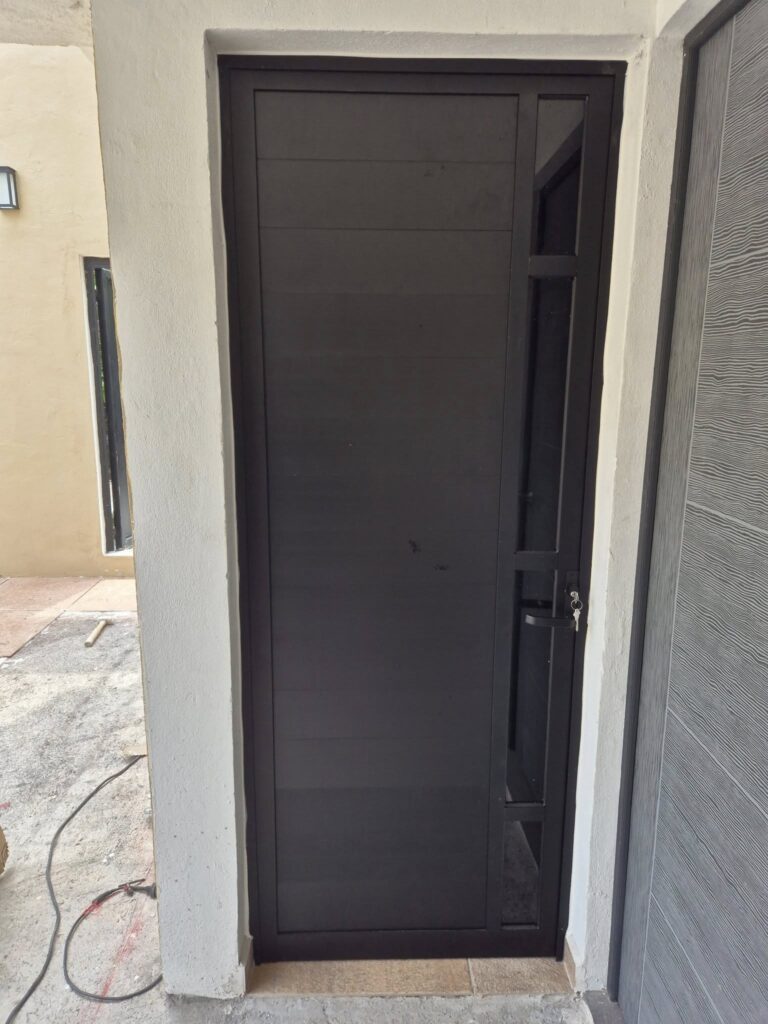 Puerta batiente línea 3"