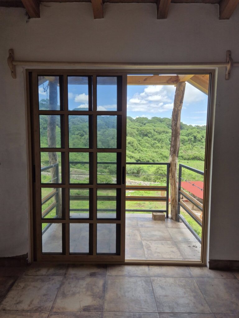 Puerta 2 hojas corredizas línea 3" color Pino texturizado