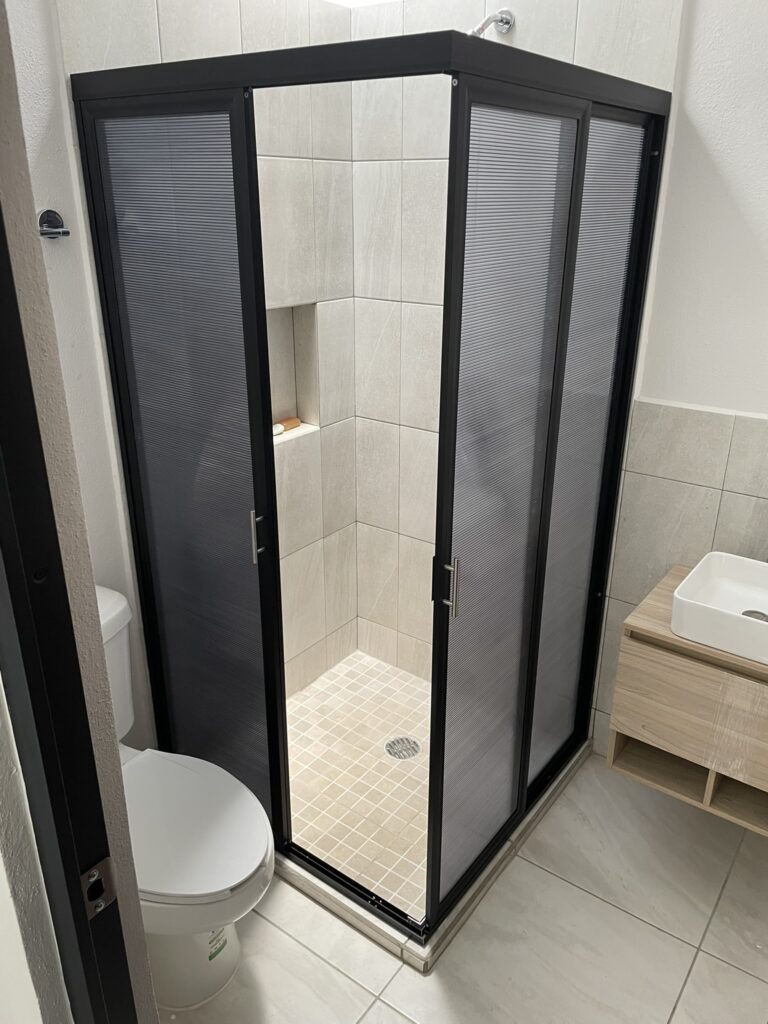 Cancel de baño tipo escuadra